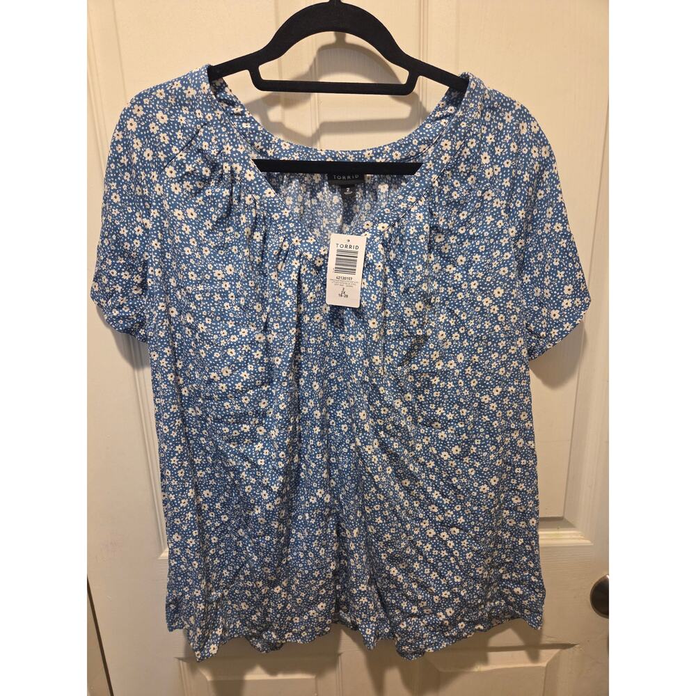 Torrid Crinkle Gauze Neck Blue Floral Short Sleeve Sz 2X NWT